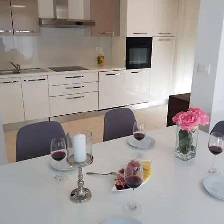 Villa Hrvatska *