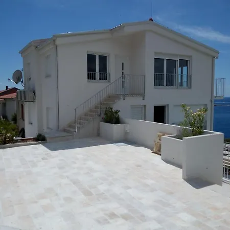 Villa Hrvatska *